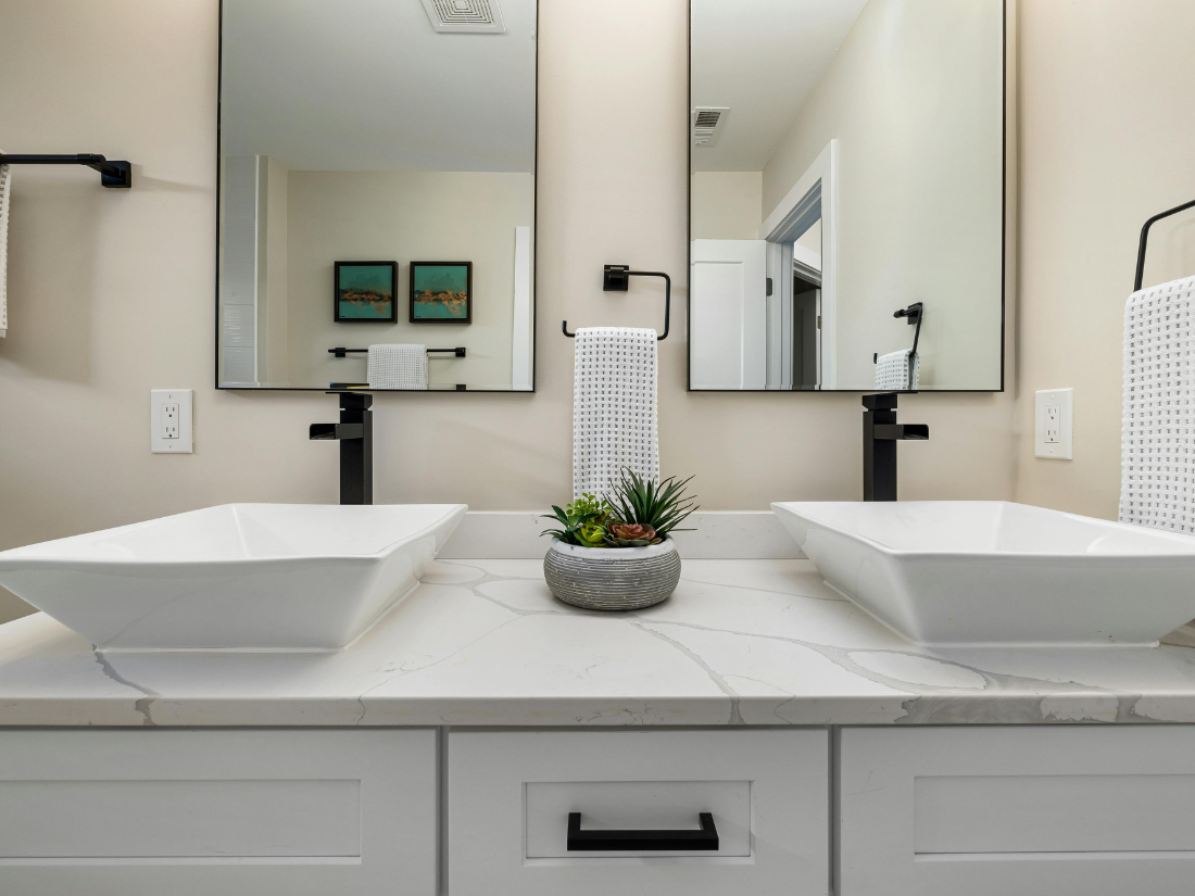 Tempered Glass Bathroom Sink vs Ceramic Bathroom Sink: Which One Is Right for You?