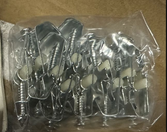 Sink mounting clips for countertop installation